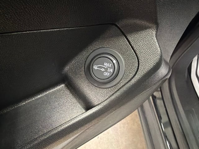 Used 2024 GMC Terrain SLT AWD/4WD image 16