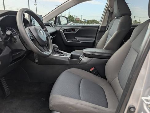 Used 2022 Toyota RAV4 LE AWD/4WD image 24