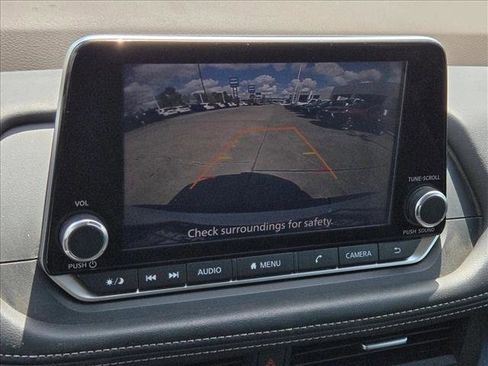 Used 2023 Nissan Rogue S image 14