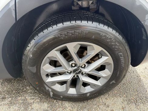 Certified 2023 Kia Telluride LX image 14