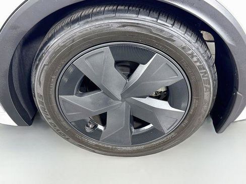 Certified 2025 Toyota Prius LE FWD image 30