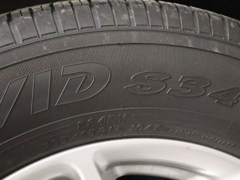 Used 2024 Chrysler Pacifica Touring-L image 42