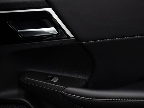 Used 2025 Mitsubishi Outlander SE image 28