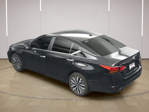 Certified 2025 Nissan Altima 2.5 SR FWD image 35