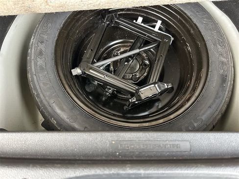 Used 2016 Ford Explorer XLT w/ Equipment Group 202A image 12