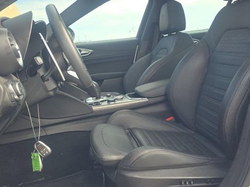 Used 2024 Alfa Romeo Giulia Veloce image 7