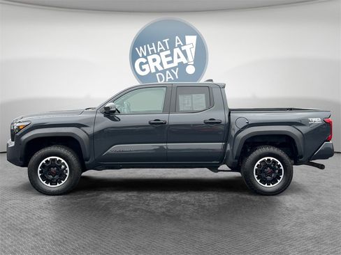 Used 2024 Toyota Tacoma TRD Off-Road image 7