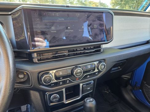 Used 2024 Jeep Wrangler Sport image 18