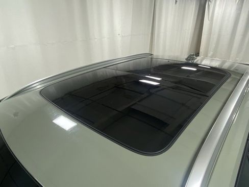 Used 2025 Volvo XC40 B5 Core image 6