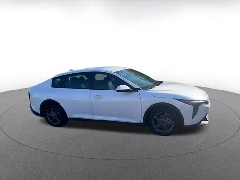 Used 2025 Kia K4 LXS image 2