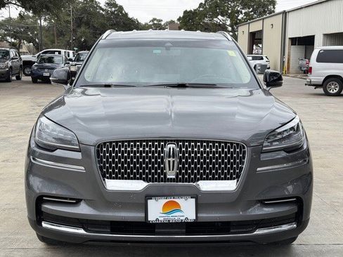 Used 2023 Lincoln Aviator 2WD image 3