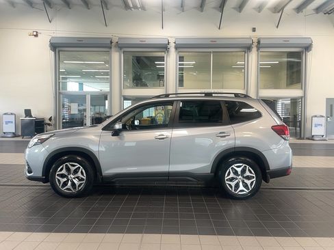 Used 2024 Subaru Forester Premium AWD/4WD image 4