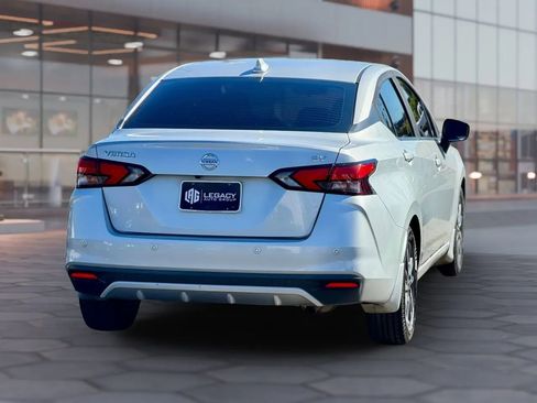 Used 2021 Nissan Versa SV image 3