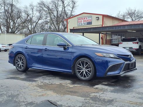 Used 2023 Toyota Camry SE w/ Cold Weather Package image 22