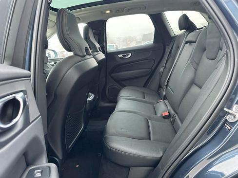 Used 2023 Volvo XC60 B5 Plus image 23