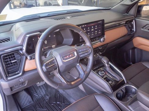 Used 2023 GMC Canyon AT4 w/ AT4 Premium Package image 9