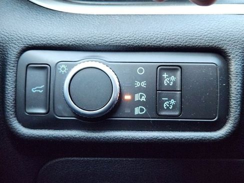 Used 2021 Ford Explorer XLT image 20