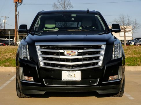 Used 2019 Cadillac Escalade ESV Premium Luxury image 6