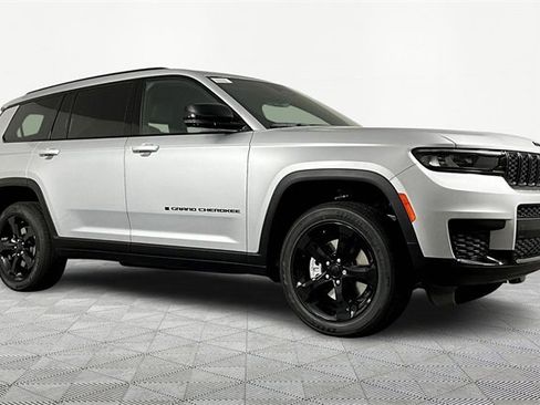 New 2025 Jeep Grand Cherokee L Altitude image 3