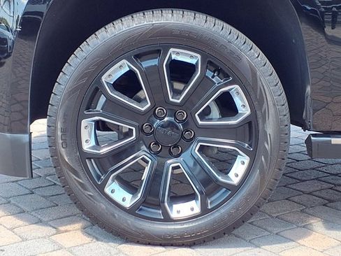 Used 2019 GMC Yukon Denali w/ Denali Ultimate Black Edition AWD/4WD image 6