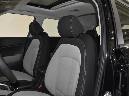 Certified 2025 Hyundai Venue SEL FWD image 26