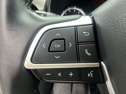 Used 2022 Toyota Highlander LE AWD/4WD image 19