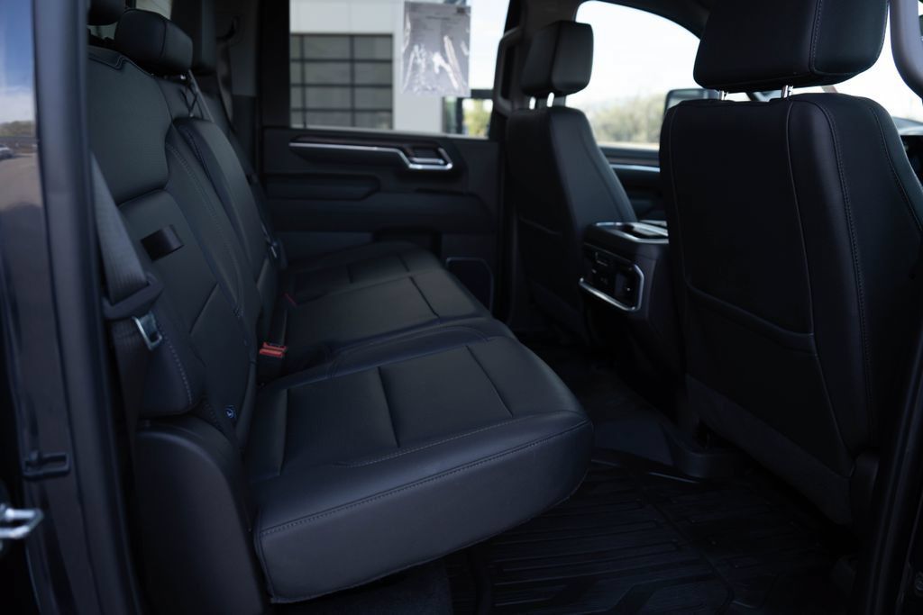 Used 2025 GMC Sierra 3500 SLT w/ SLT Premium Package AWD/4WD image 9