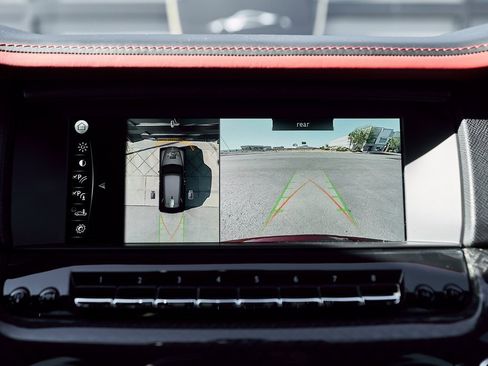 Used 2022 Rolls-Royce Cullinan Black Badge image 78