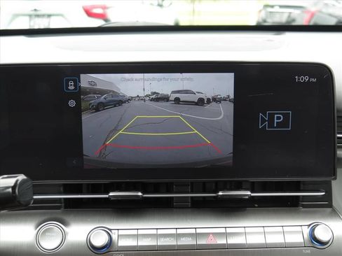 Used 2025 Hyundai Kona SEL FWD image 13