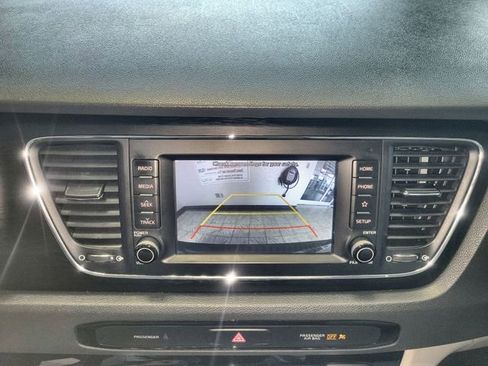 Used 2019 Kia Sedona LX FWD image 17