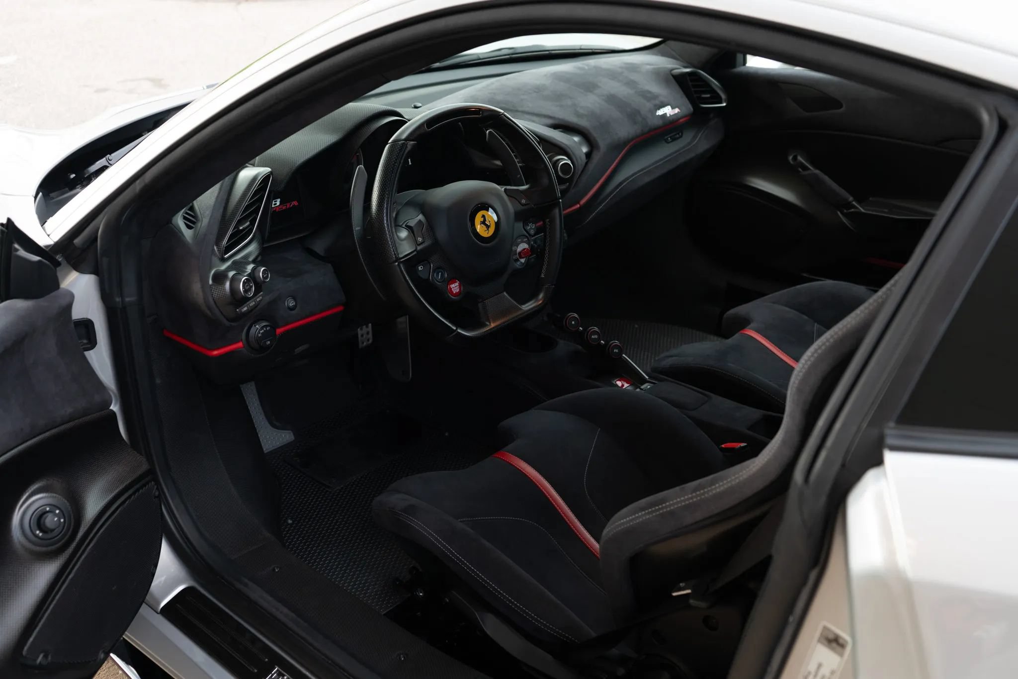 Used 2019 Ferrari 488 Pista Coupe RWD image 18