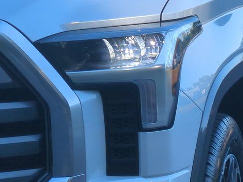 Used 2023 Toyota Tundra Limited AWD/4WD image 17