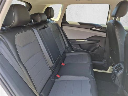 Used 2022 Volkswagen Taos SE FWD image 18