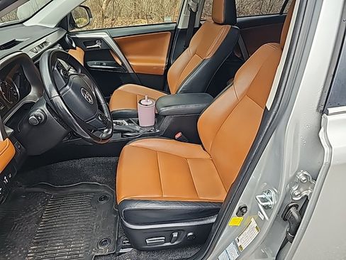 Used 2016 Toyota RAV4 Limited w/ Advanced Technology Package image 12