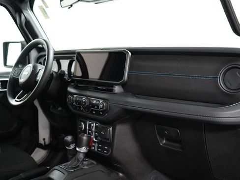 Used 2024 Jeep Wrangler Unlimited Rubicon 4xe AWD/4WD image 29