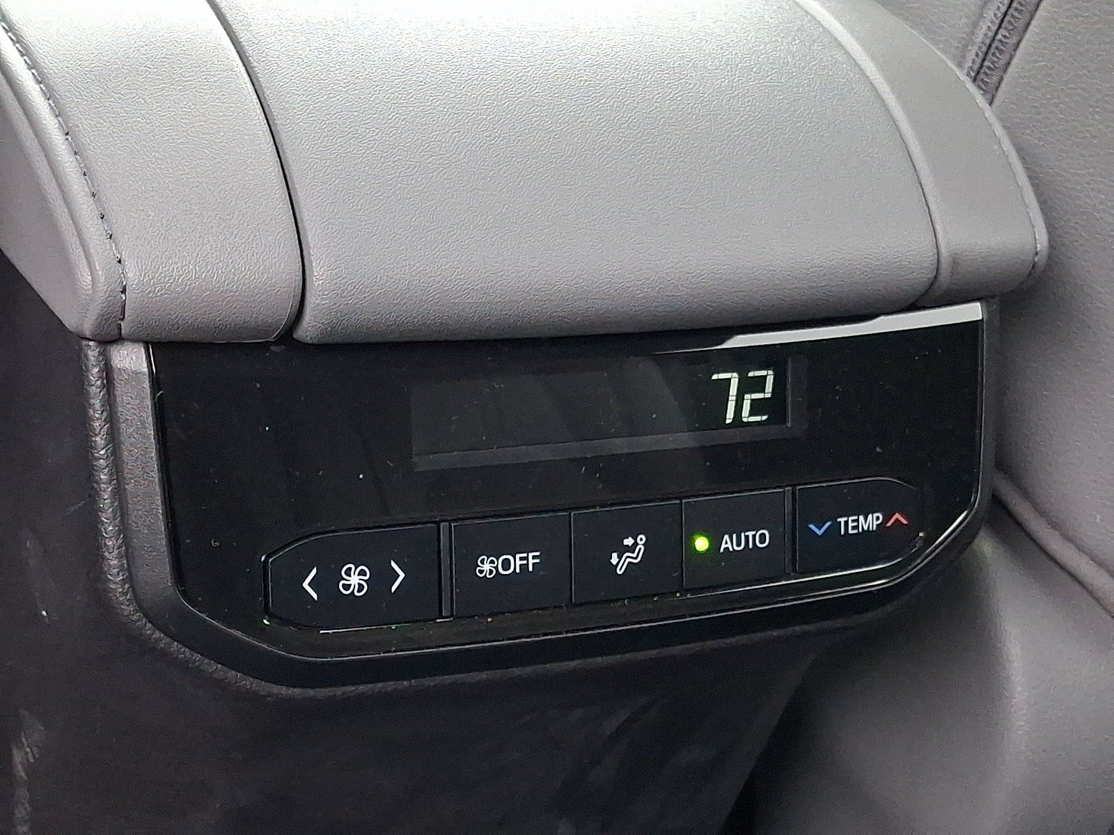Used 2023 Toyota Highlander Limited AWD/4WD image 11