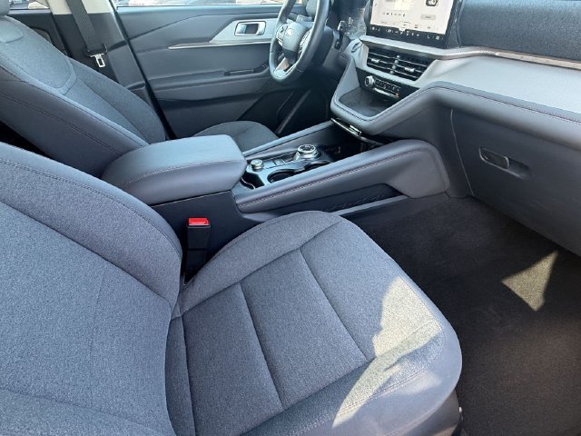 Used 2025 Ford Explorer Active RWD image 21