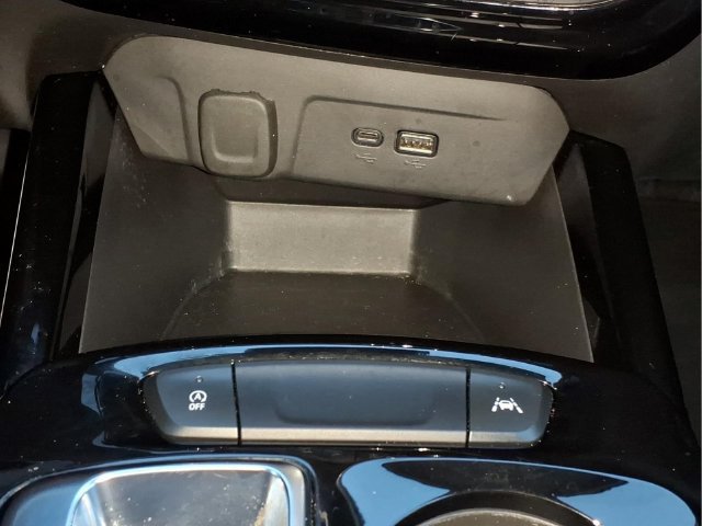 Used 2024 Chevrolet Trax LT w/ LT Convenience Package FWD image 19