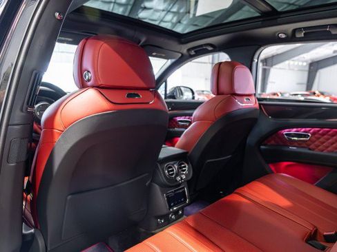 Used 2023 Bentley Bentayga AWD/4WD image 48