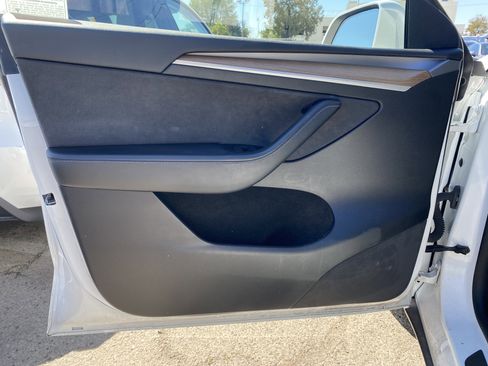 Used 2023 Tesla Model Y Long Range image 17