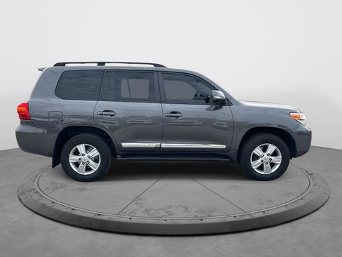 Used 2015 Toyota Land Cruiser image 9