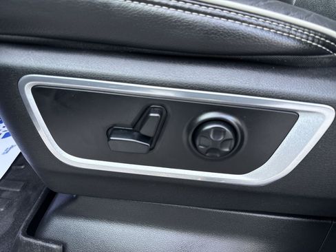 Used 2019 RAM 1500 Laramie AWD/4WD image 13