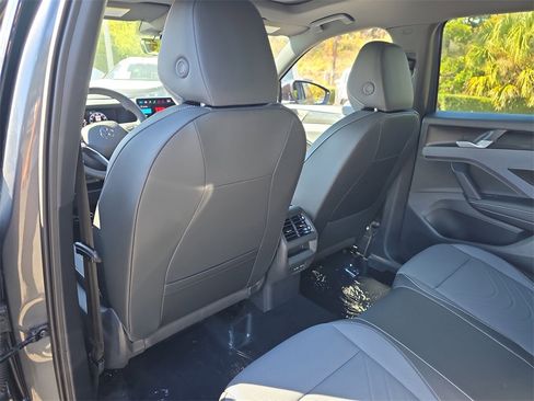 New 2026 Volkswagen Tiguan SE R-Line image 9