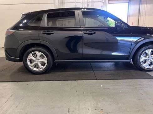 Used 2025 Honda HR-V LX image 9