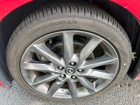 Used 2018 MAZDA MAZDA3 Touring FWD image 11