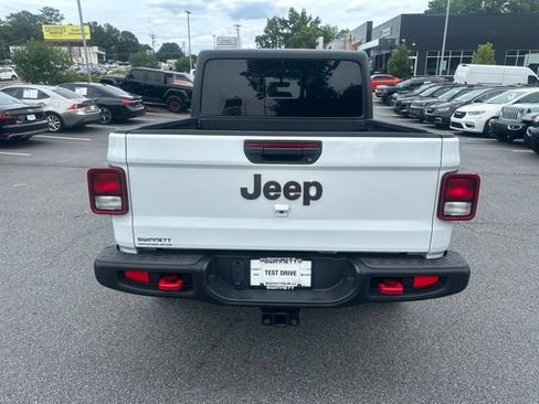 Used 2023 Jeep Gladiator Rubicon w/ Cold Weather Group AWD/4WD image 4