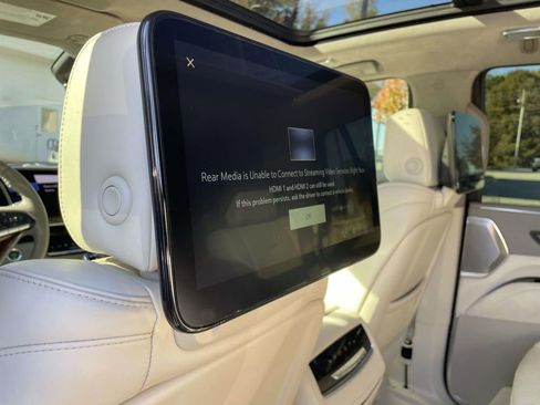 Used 2022 Cadillac Escalade Sport Platinum image 13