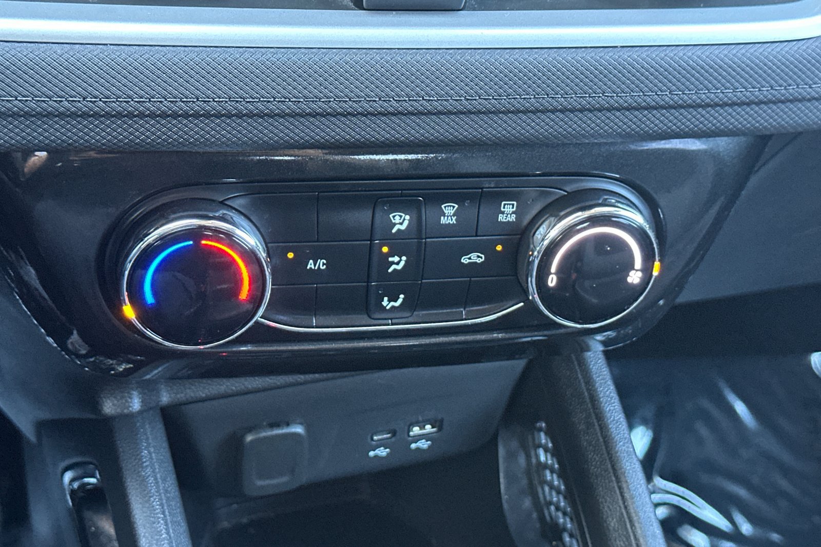 Used 2025 Chevrolet TrailBlazer LT AWD/4WD image 17