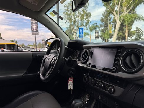 Used 2022 Toyota Tacoma SR5 AWD/4WD image 23