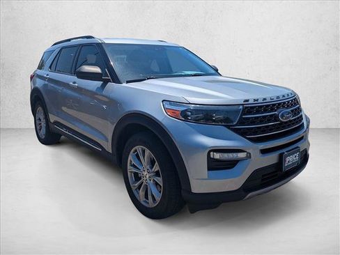 Used 2020 Ford Explorer XLT w/ Equipment Group 202A AWD/4WD image 3